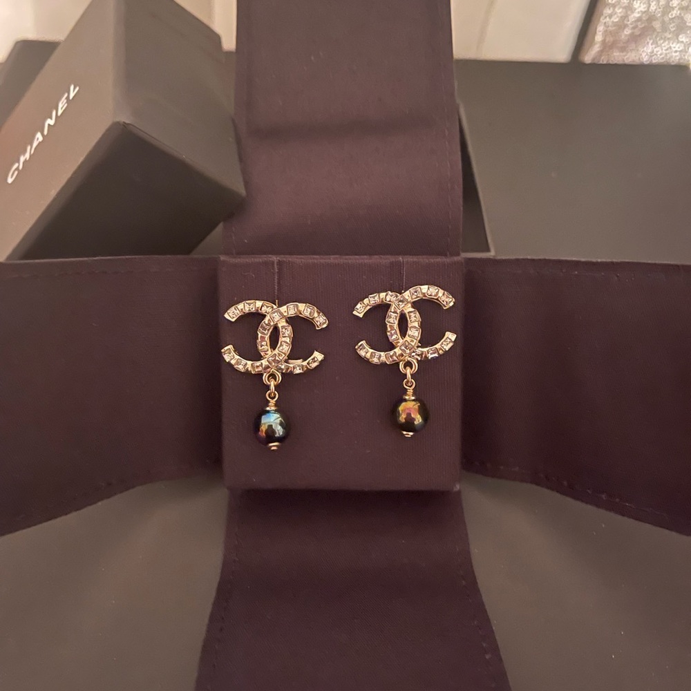 ❌SOLD ❌CHANEL earrings - Picture 4 of 7